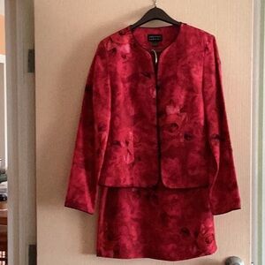 Spenser Jeremy Dressy Suite, Red with black, beaded, 100% silk, size 10